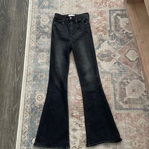 Abercrombie amd Fitch The Flare Ultra High Rise Jeans (vintage black)